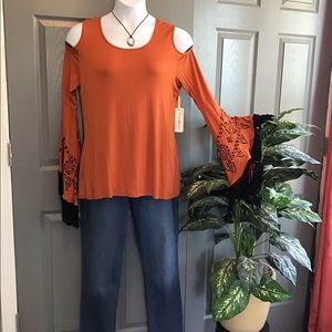 Open shoulder fringed top